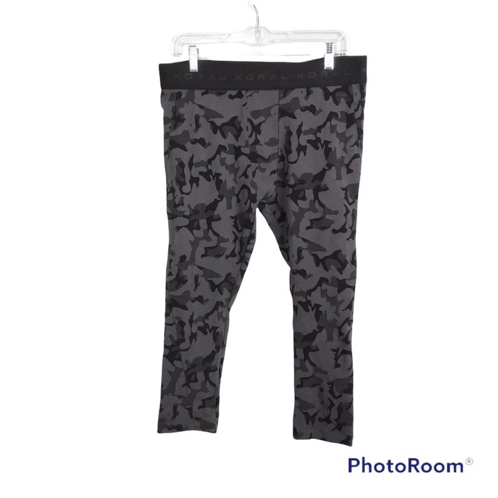Koral men’s camo print cropped leggings in lead camo